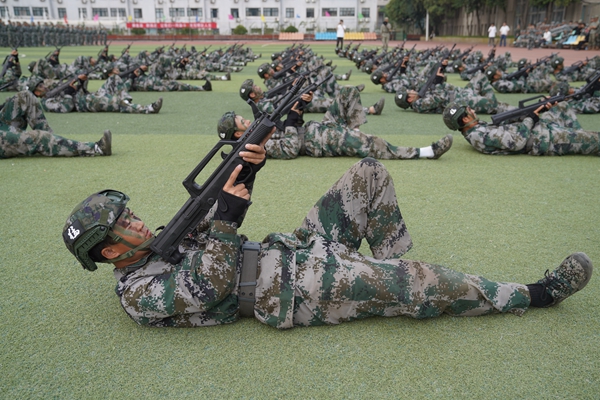 學(xué)校舉辦2024級(jí)新生軍訓(xùn)匯報(bào)暨開(kāi)學(xué)典禮